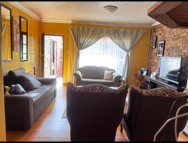 2 BEDROOM TOWNHOUSE FOR SALE IN NAVALSIG